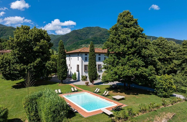 Villa in Segromigno In Monte with 5 bedrooms sleeps 10