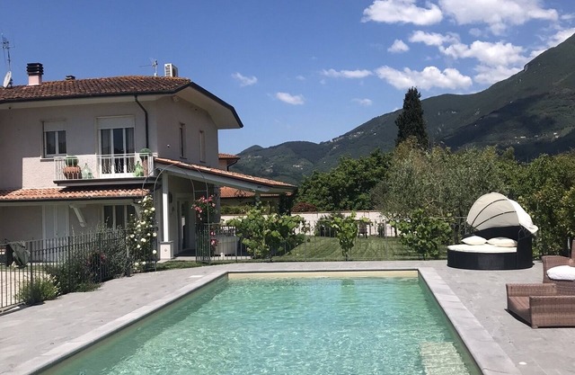 Villa in Versilia, swimming pool10x5 private fenced, 9kmdal sea, garden, barbecue