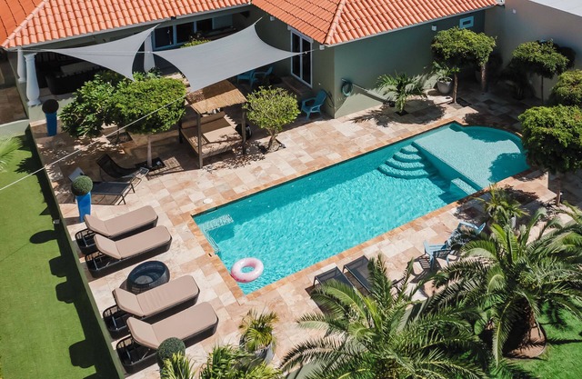 Villa " Island Vibes" private pool & walk to beach