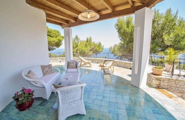 Villa Scarnera by BarbarHouse