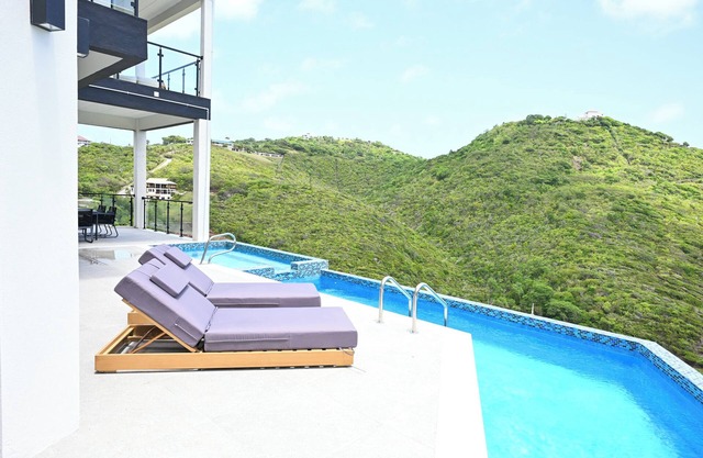 Villa Jasiri - Breathtaking Beachfront Ocean View!