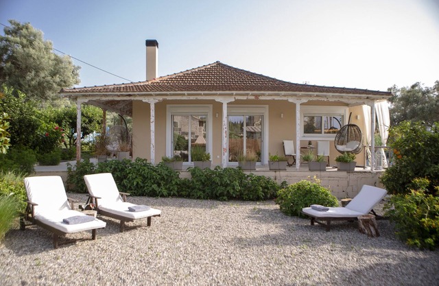 Villa Kallisti - private villa with hot tub, large garden, close to the beach