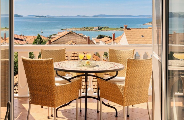 VILLA KRPETA, 2 bedroom apartment “Babuljas” for 2 to 4 people NEW