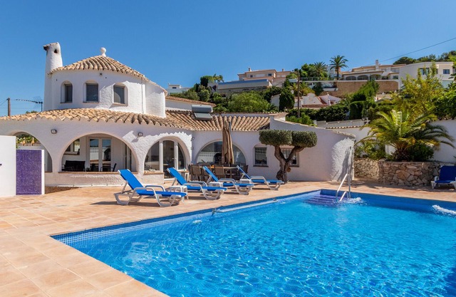 Villa La Paloma with Pool, Sea and Mountain View, Terrace, A/C & Wi-Fi