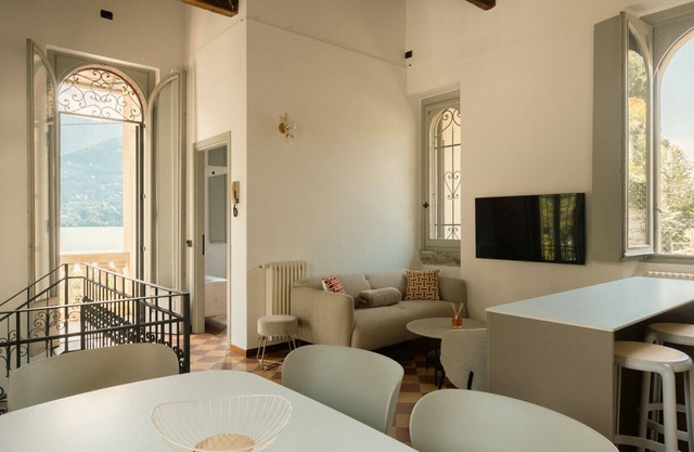 Villa Locana con Jacuzzi e vista lago