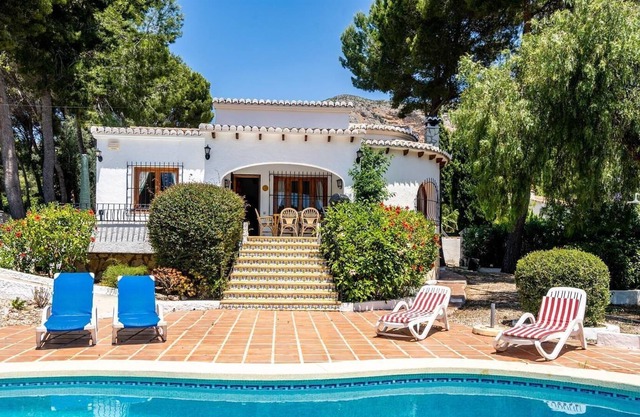 "Villa Los Lagos" with Mountain View, Private Pool, Terrace, Garden, A/C & Wi-Fi