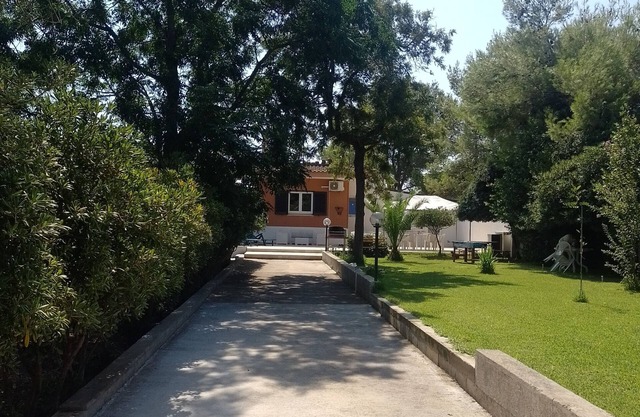 Villa Lucia, surrounded by greenery, 1 km from Maglie.