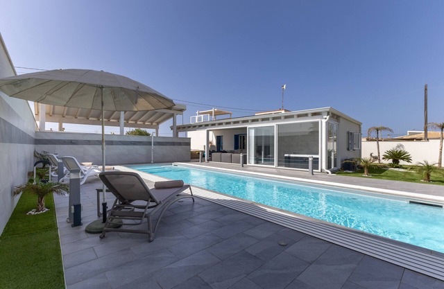 Villa 'Maria Con Piscina Riscaldata' with Sea View, Wi-Fi and Air Conditioning