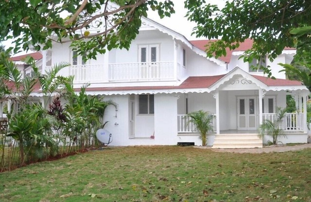 'Villa Maracuja': Sharming colonial style villa with tropical garden
