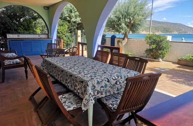 Villa Medusa 8 bed Edge of the Sea