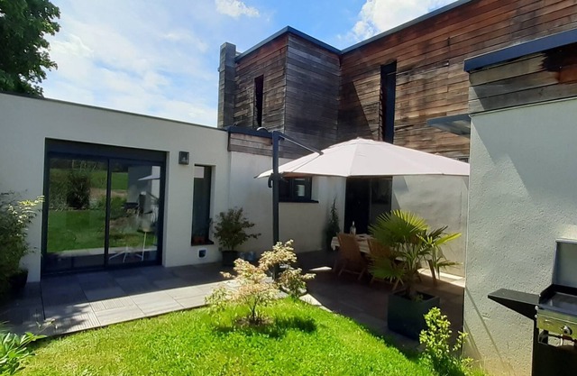 Villa Moderne Nichée au Cœur des Mont D'or, 120 m2 3 Chambres/6 Personnes