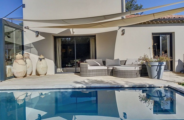 Villa Moderne à Saumane-de-vaucluse : Élégance Contemporaine, Proximité du Golf