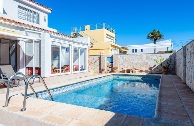 Villa Monbijou with Private Pool & Wi-Fi close to the Beach