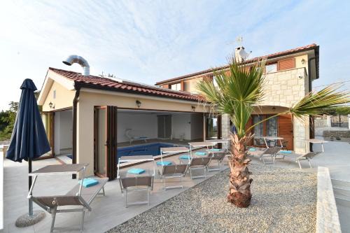 Villa Muskatel KRK -with heated covered pool