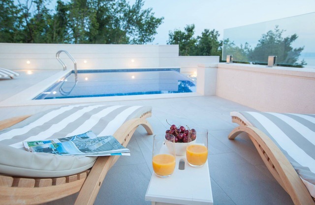 Villa Nature Beauty with Heated Pool
