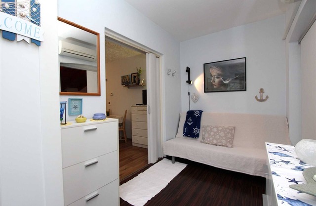 VILLA NIKOLA One-Bedroom Apartment with Terrace (Sanja)