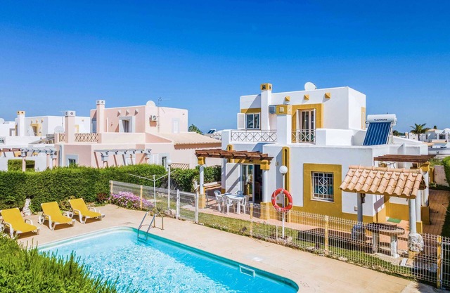 Villa Ninos - Three Bedroom Villa, Sleeps 6