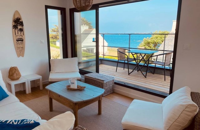 Villa Nodeven, sea view, 50 metres from the beach