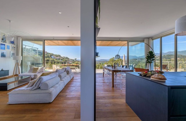 Villa NOLLA, fully air-conditioned, heated pool close to beaches