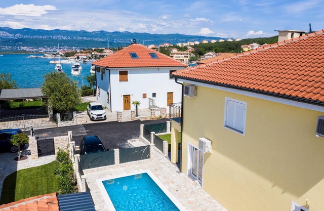 Villa Oasis with swimming pool, Seaview, outdoor kitchen, SUP, kayak and bikes