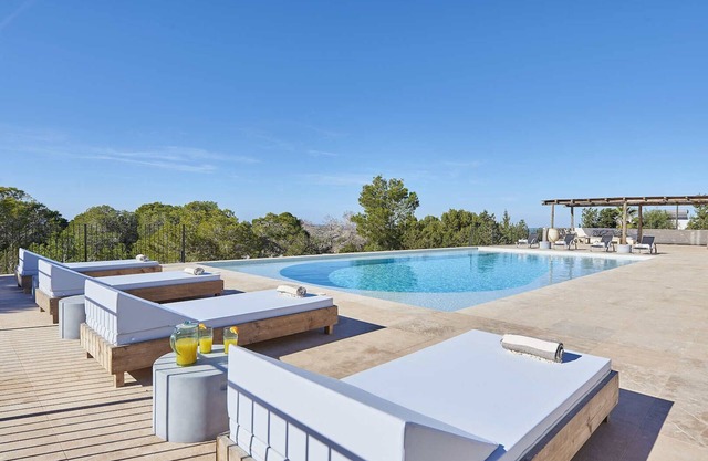 Villa Oeste: spectacular villa with views of Cala Conta and Es Vedrá
