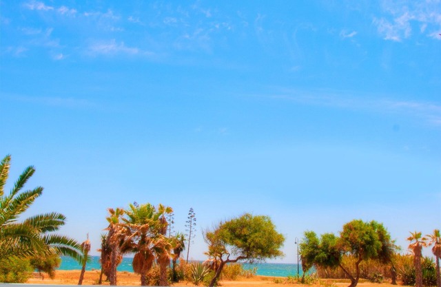 VILLA ON THE BEACH Immaculate Sleeps 6 Private heated pool, walk everywhere,