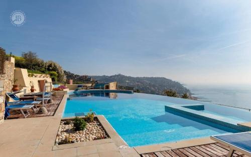 Villa Paradise-Sleeps 20-Pool-Sea Views-pets