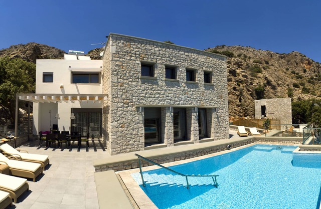 Villa Passithea , Exlcusive 3 bedroom villa plus studio with private heated pool