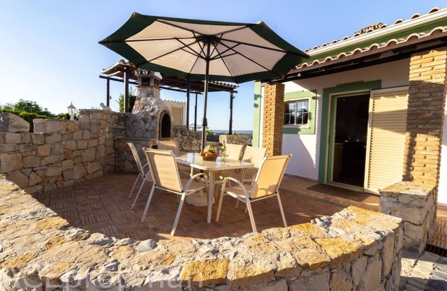Villa 'Peacehaven' with Mountain View, Wi-Fi and Air Conditioning