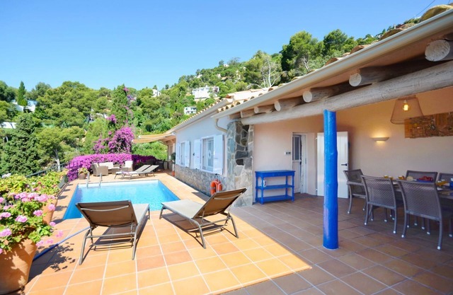 Villa Petunies - Three Bedroom Villa, Sleeps 6