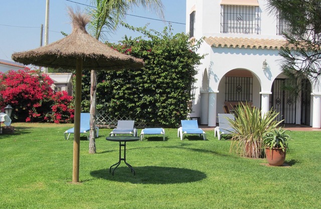 Villa Pinos direct access to the beach