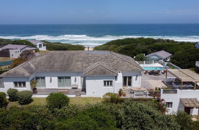 Villa Plettenberg - Four Bedroom Villa, Sleeps 8