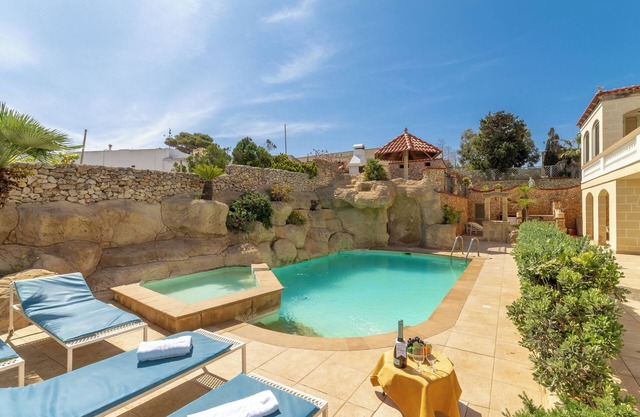Villa & Pool 2 Mellieħa Bay Retreat, Mellieha, Malta