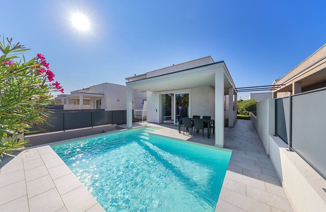 Villa Prestige 21 with pool