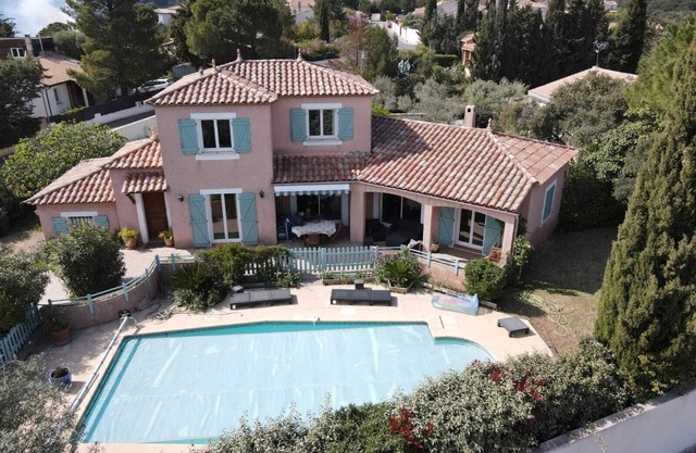 VILLA PRIVATE POOL + 6PERS Cournonterral. 15kms from Montpellier and the beach
