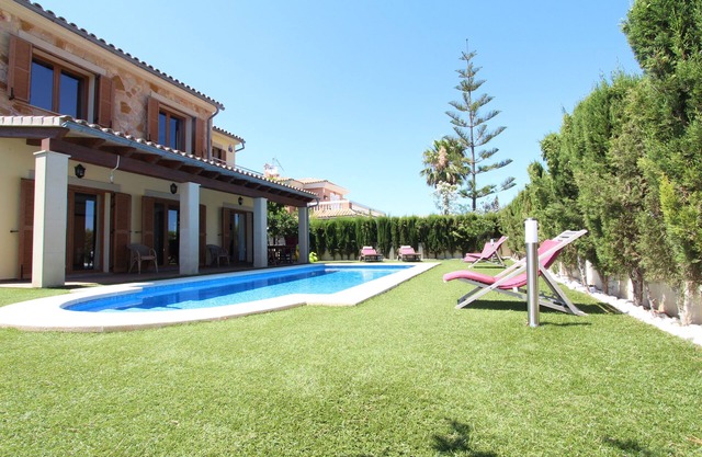 Villa Puerto Adriano with Private Pool and 5 min walk from the Beach