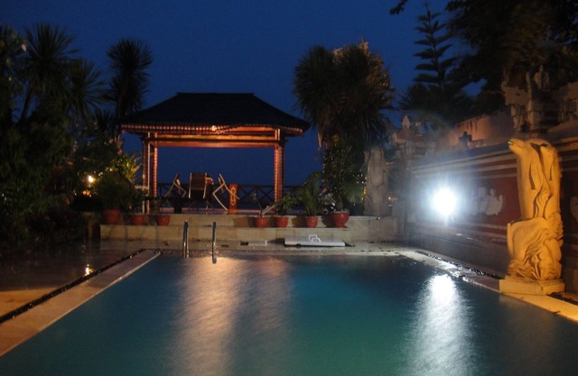 Villa Rindik - Ocean Front - In Town - Large Private Pool - Perfect !