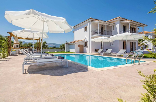 Villa Rodi - Four Bedroom Villa, Sleeps 9