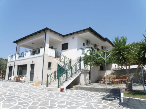 Villa Rodia 3 guests
