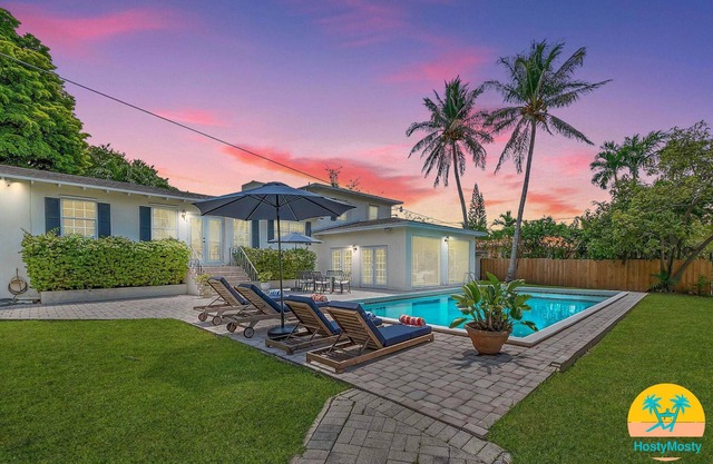 Villa Rustica 5Bd 3Bth w/Pool Next to River 1800