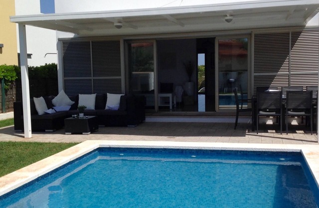VILLA S. TOME 8PERS/IND. SWIMMING POOL/SEA VIEW-IDEAL FAMILY-A600MTRS OF BEACHES