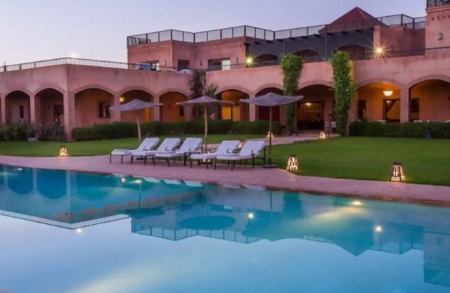 Villa ‘Sapphire’, (12 bedrooms, 24 PAX)