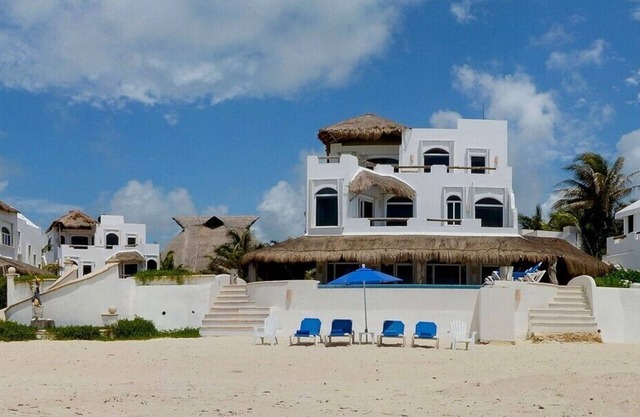Villa Sarita, 6 Beachfront Villa with Private Pool in Gated Resort!