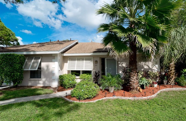 VILLA SIESTA II - SARASOTA'S BEST KEPT DOWNTOWN SECRET with HEATED POOL!
