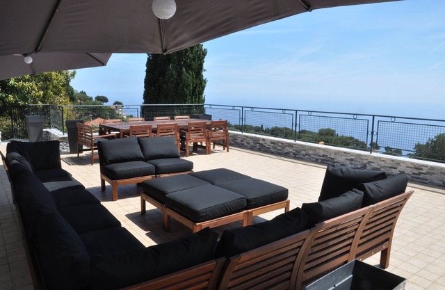 Villa SKYLINE Enjoy 360 ˚ panoramic view between the sea and the Alpes!