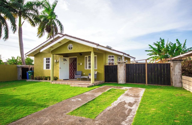 Villa Sleeps 5 Drax Hall 5 mins away from Ocho Rios 24 Gated Community