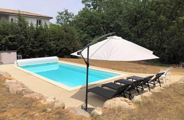 Villa Spacious heated 9x4 pool Terraces Table tennis Giant chess 5ch office