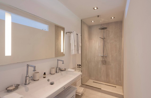 Villa St Jean - Panoramic view of the bay - 3 bedrooms - swimming pool - Heated Spa