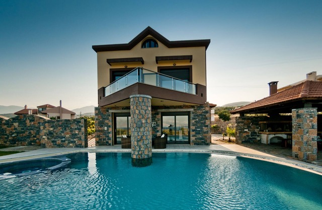 Villa St Nicolas - 4 bedroom villa - sleeps 9
