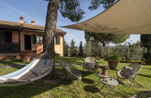 Villa Sunshine - traditional tuscan home